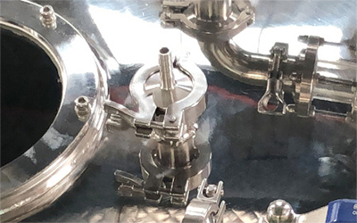 Ethanol Extraction Centrifuge for Cannabis detail - Vacuum port with quick clamp, can match vacuum pump for negative pressure feeding.